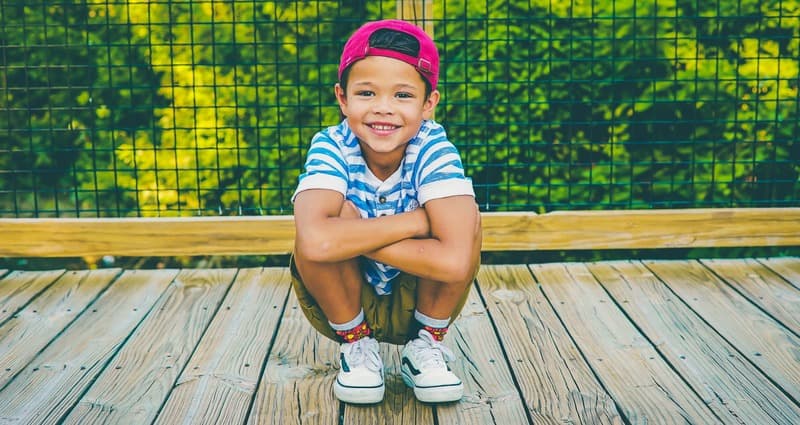 petit garçon casquette